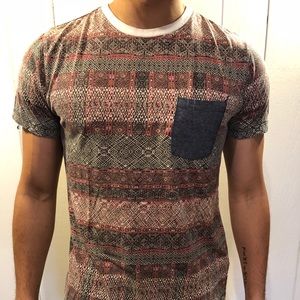 Men’s size medium Egyptian print tee